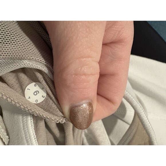 Lululemon Size 6 Deep Breath Tank Top White - Picture 5 of 5